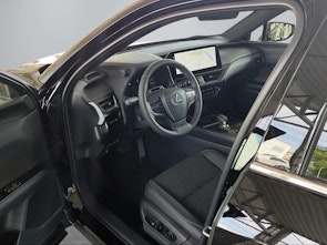 Vehicle image LEXUS UX 300h Comfort