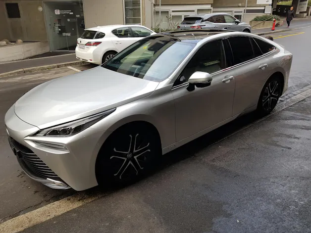 Toyota Mirai Fuel Cell Platinum