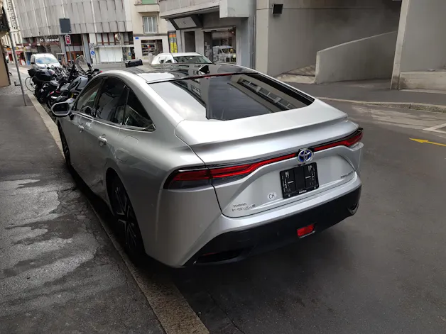 Toyota Mirai Fuel Cell Platinum