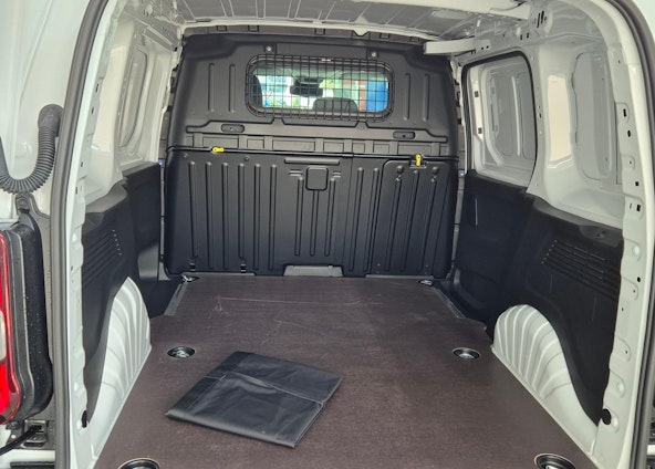 Vehicle image 9 Vehicle image 9