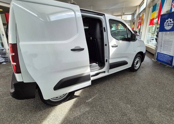 Vehicle image 7 Vehicle image 7