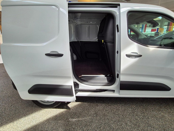 Vehicle image OPEL COMBO