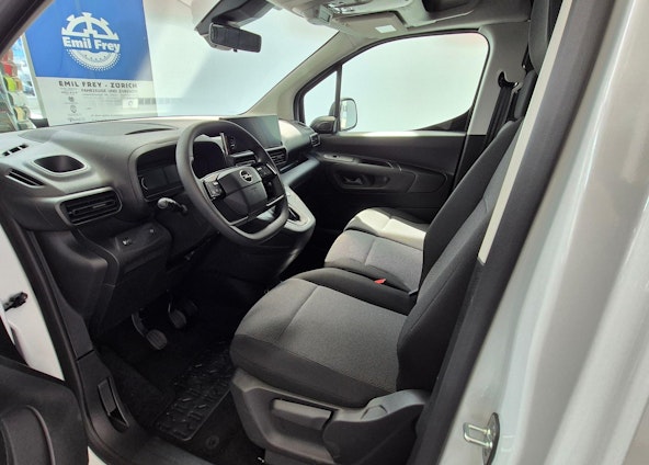 Vehicle image 4 Vehicle image 4