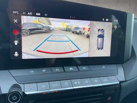 Vehicle image 15 Vehicle image 15