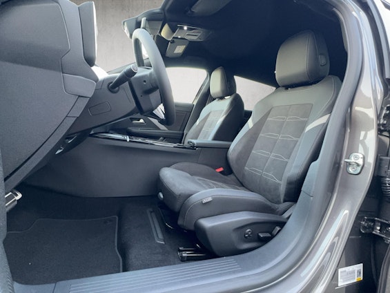 Vehicle image 10 Vehicle image 10