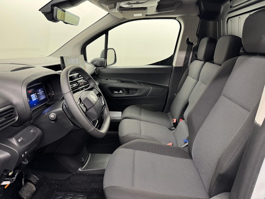 OPEL Combo-e Cargo 2.4 t Electric 3