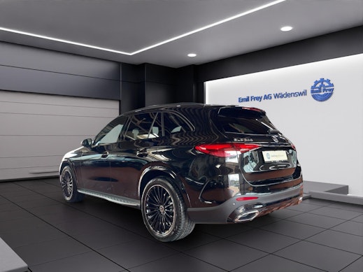 MERCEDES-BENZ GLC 300 AMG Line 4matic 3