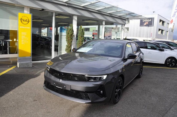 First vehicle image