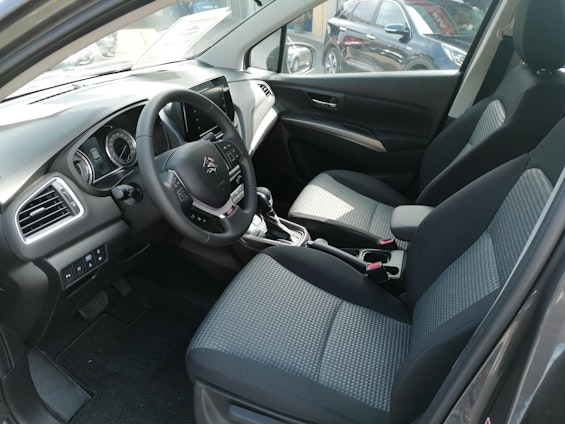 Vehicle image 7