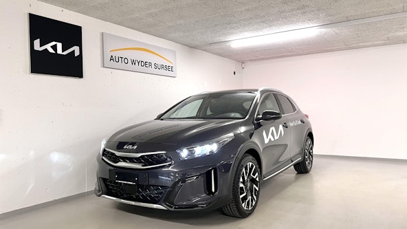First vehicle image