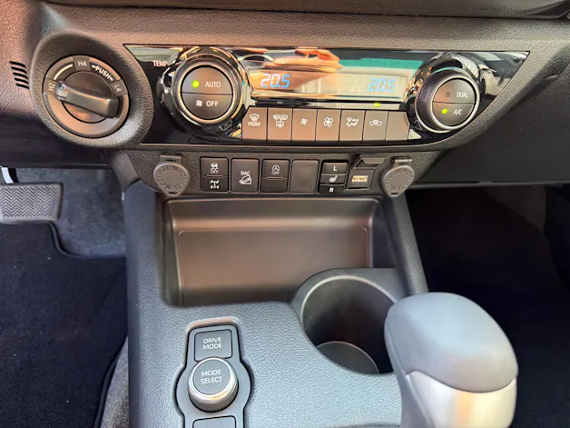 Toyota Hilux Double Cab.-Pick-up 2.8 D-4D 204 Style