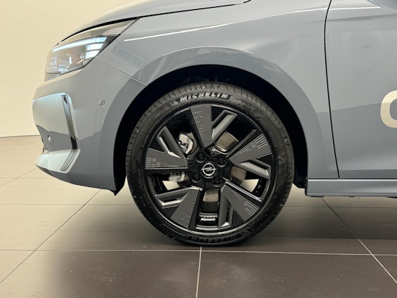 Vehicle image 4 Vehicle image 4