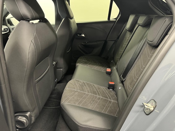 Vehicle image 6 Vehicle image 6