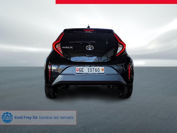 Vehicle image 10