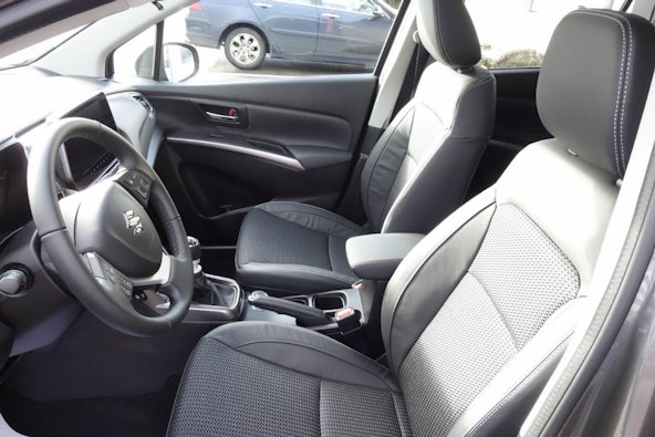 Vehicle image 6