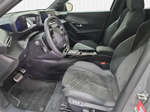 Peugeot E-2008 GT