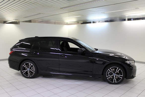 BMW 330e xDrive Touring 1