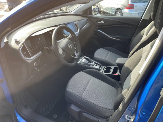Vehicle image 10