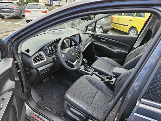 Vehicle image 8