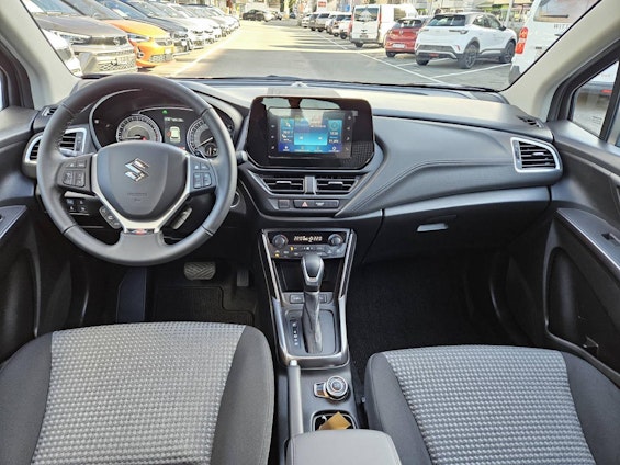 Vehicle image 7