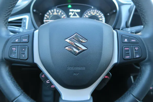 Suzuki S-Cross 1.5 Compact Top Hybrid 4x4