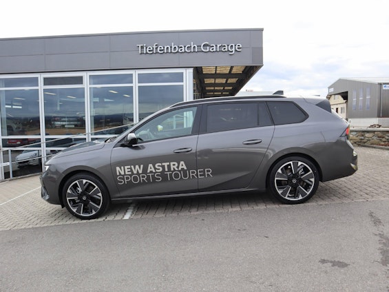 First vehicle image