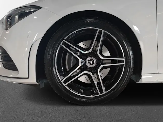 Mercedes-Benz CLA 200 AMG Line Shooting Brake