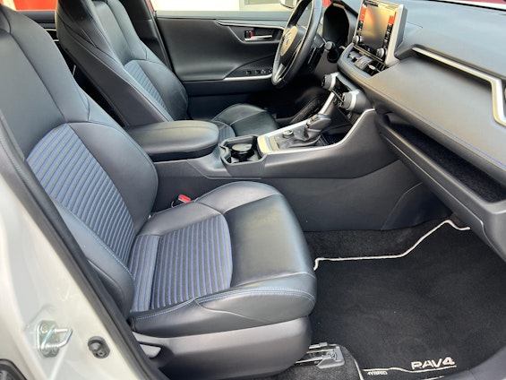 Vehicle image 12 Vehicle image 12