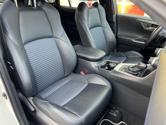 Vehicle image 14 Vehicle image 14