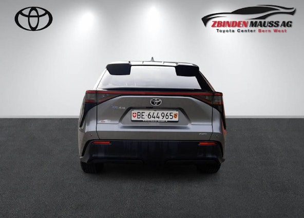 Vehicle image 4 Vehicle image 4