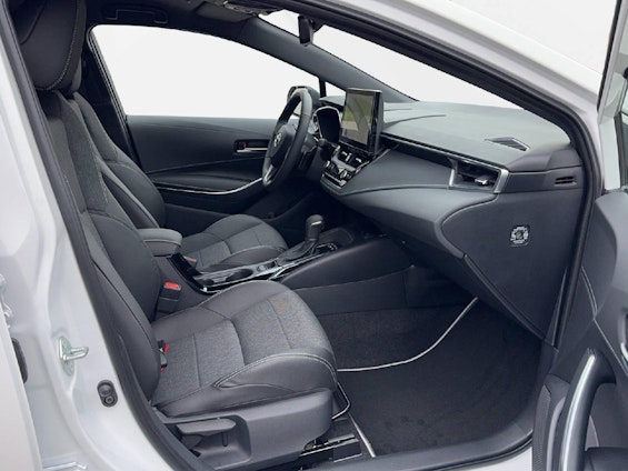 Vehicle image 15