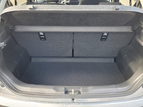 Vehicle image 8 Vehicle image 8