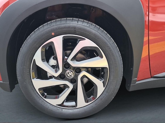Vehicle image 16