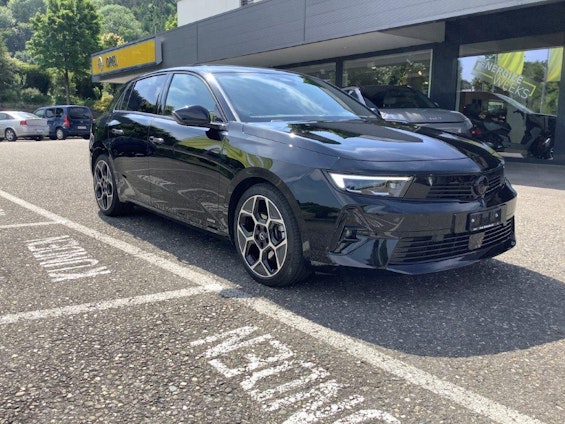 First vehicle image