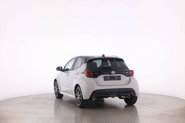 Vehicle image 14