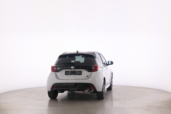 Vehicle image 16