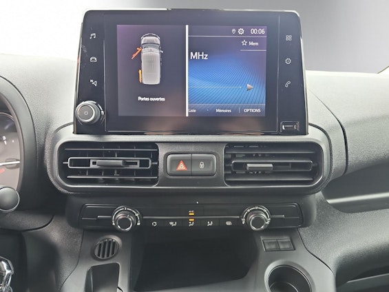 Vehicle image 14 Vehicle image 14