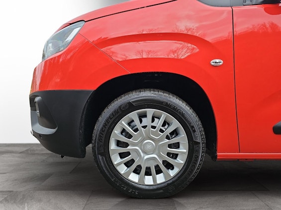 Vehicle image 17 Vehicle image 17