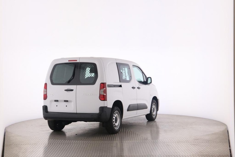 Vehicle image TOYOTA PROACE CITY