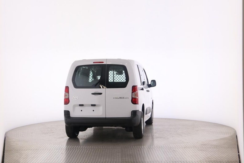 Vehicle image TOYOTA PROACE CITY