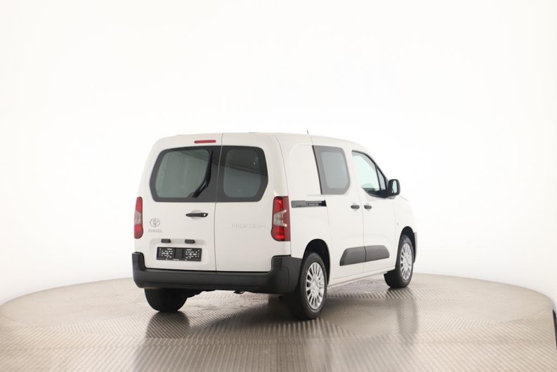 Vehicle image TOYOTA PROACE CITY