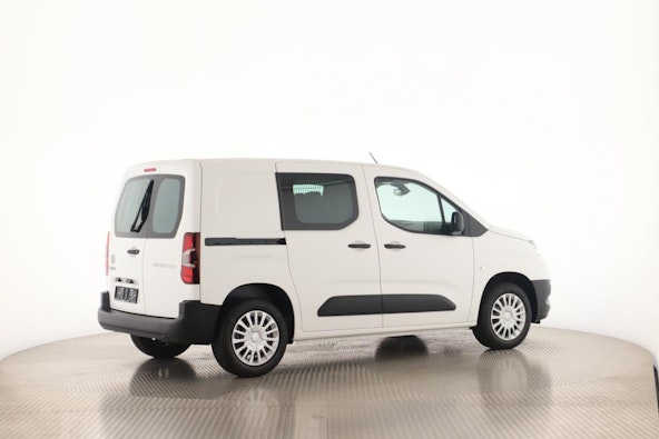 Vehicle image 16 Vehicle image 16