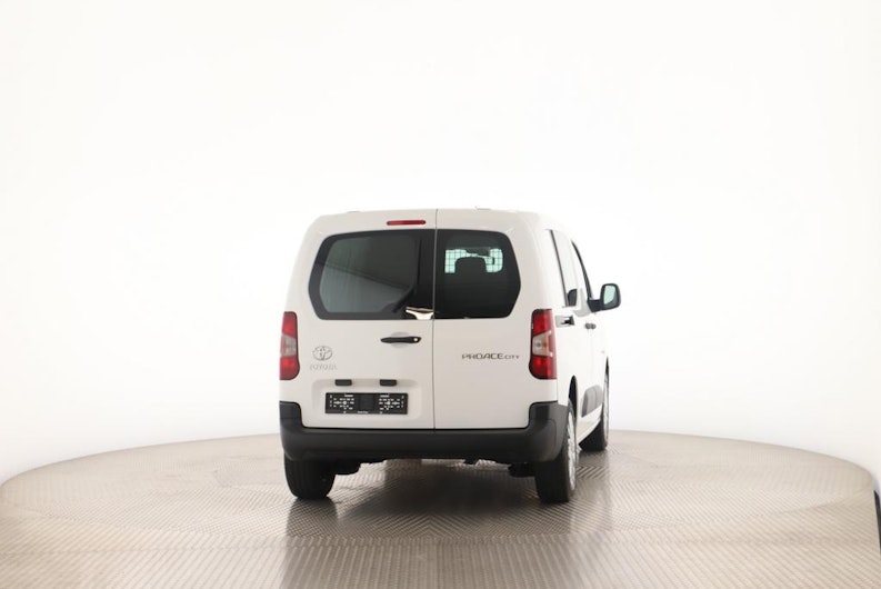 Vehicle image TOYOTA PROACE CITY