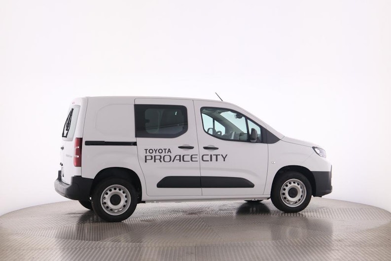 Vehicle image TOYOTA PROACE CITY