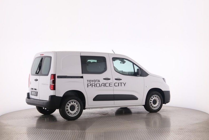 Vehicle image TOYOTA PROACE CITY