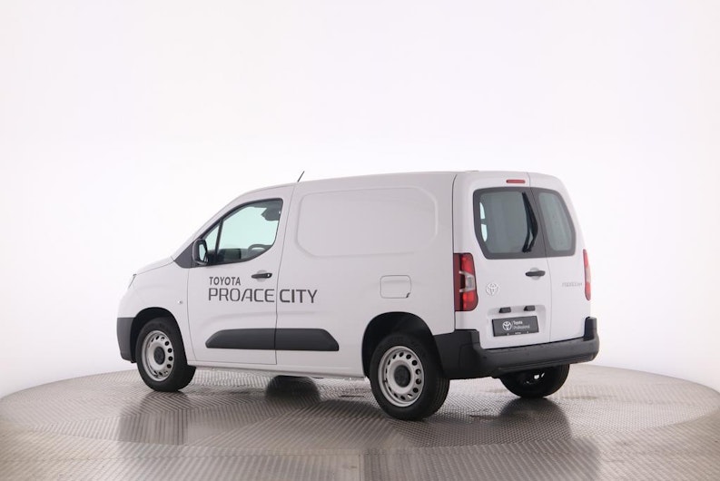 Vehicle image TOYOTA PROACE CITY