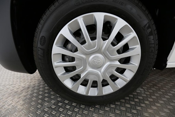 Vehicle image 4 Vehicle image 4