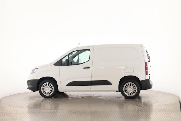 Vehicle image 5 Vehicle image 5