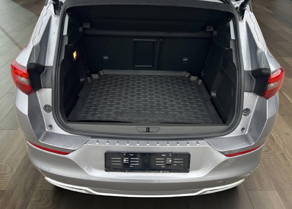 Vehicle image 14 Vehicle image 14