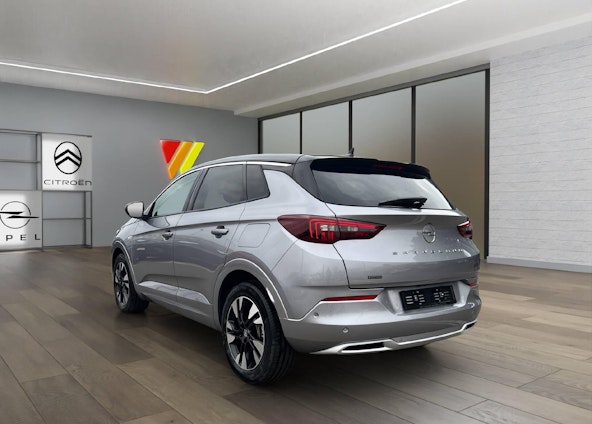 Vehicle image 4 Vehicle image 4